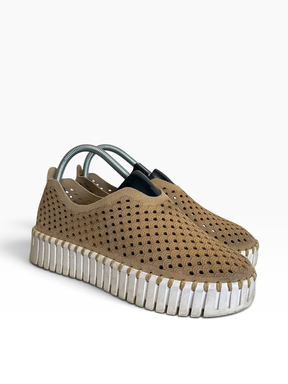 Isle Jacobsen | Hornbek Tulip Slip-On Sneakers in Tan 37 6.5-7
